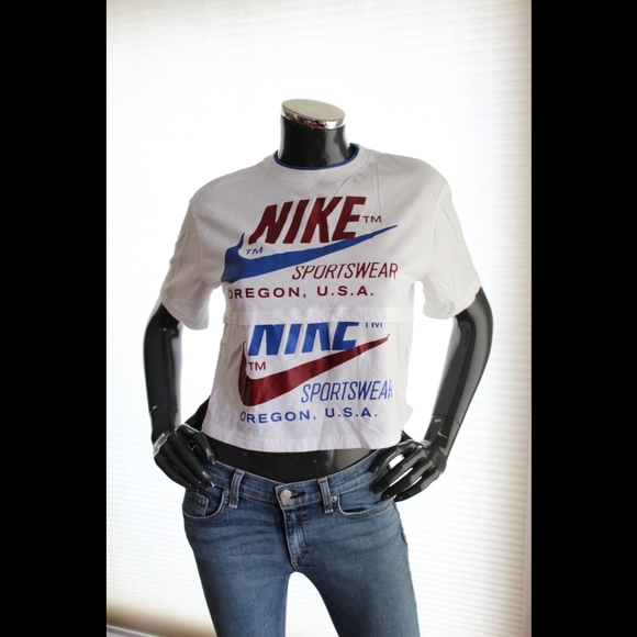 3/$25 🌟HP🌟 Nike sportswear cropped tee - Picture 1 of 2